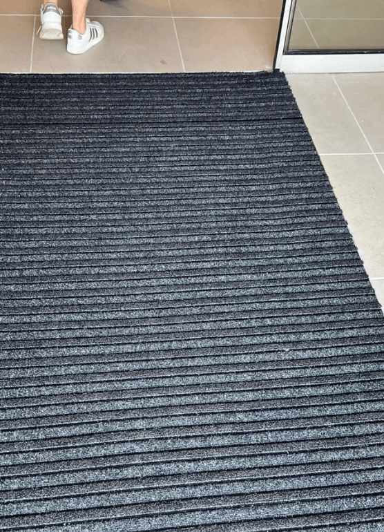 Carrelage et moquette posée par l'entreprise CIM Rénovation.