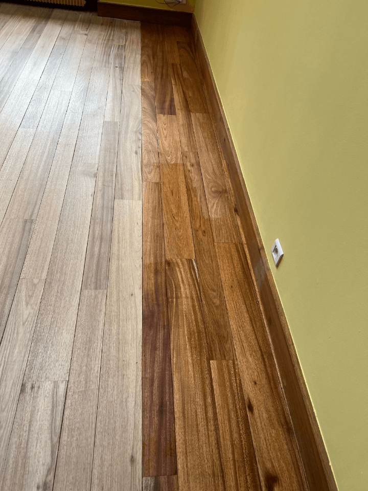 Parquet en bois foncé posé par l'entreprise CIM Rénovation.